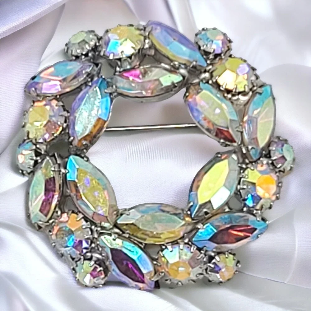 Juliana D&E Aurora Borealis Rhinestone Brooch Pin Wreath 2in